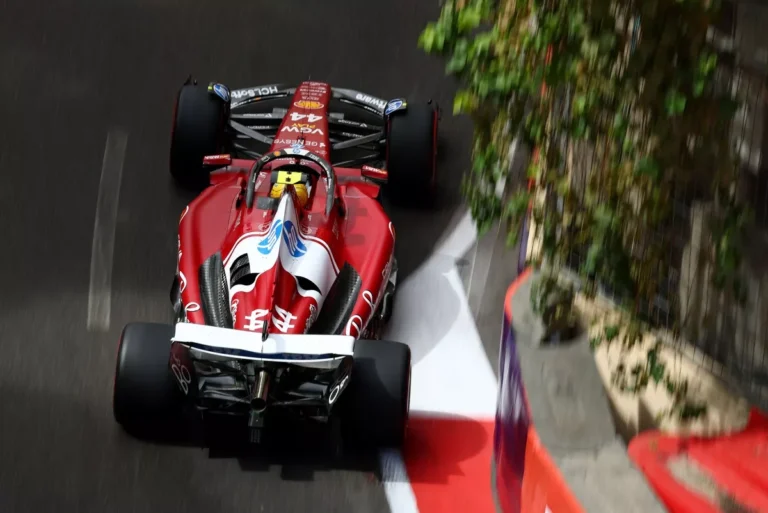 lewis-hamilton-ferrari