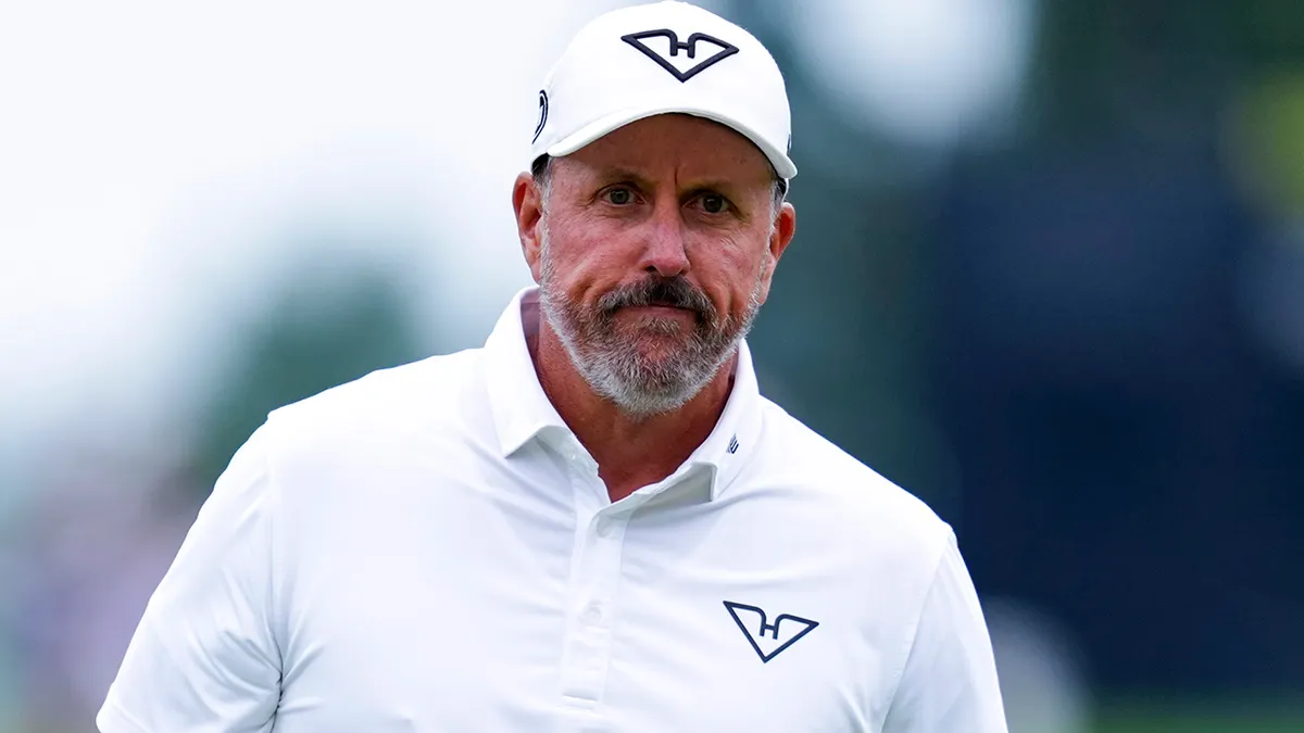 liv-golf-phil-mickelson-091525-1